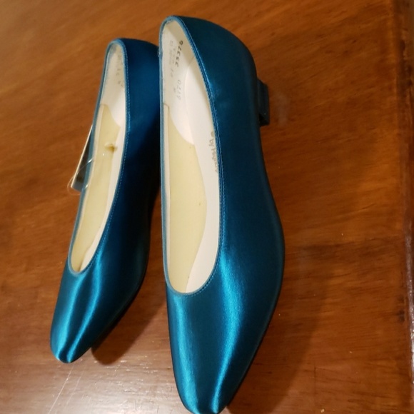 Durable shoes - Picture 2 of 2